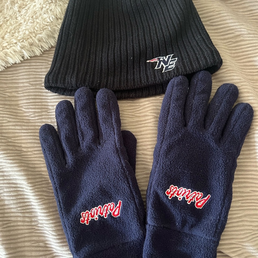 New England Patriots Beanie and Gloves Set